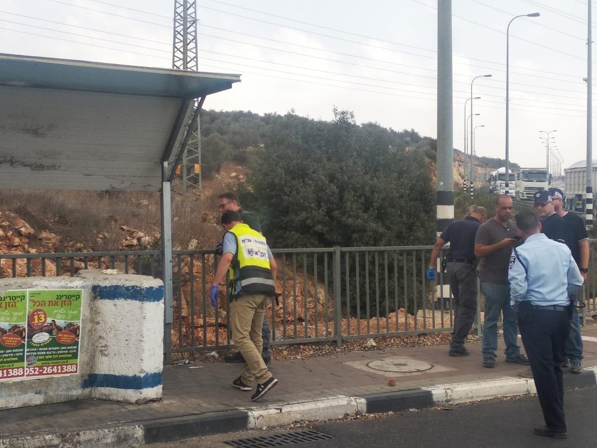 פלסטיני זינק עם סכין; חייל נטרל אותו בירי