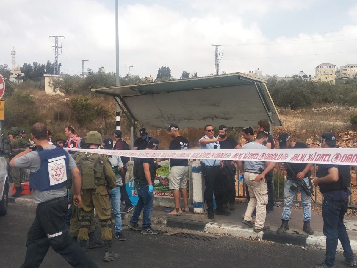 פלסטיני זינק עם סכין; חייל נטרל אותו בירי