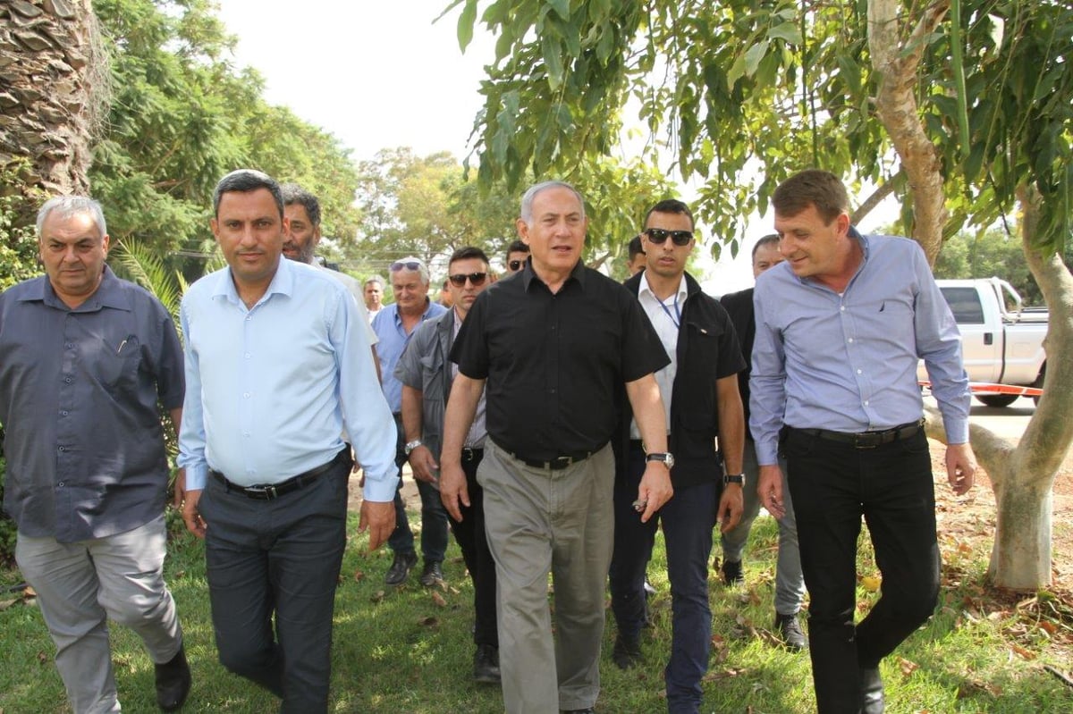 נתניהו בגבול רצועת עזה: "נפסיק את ההתקפות"