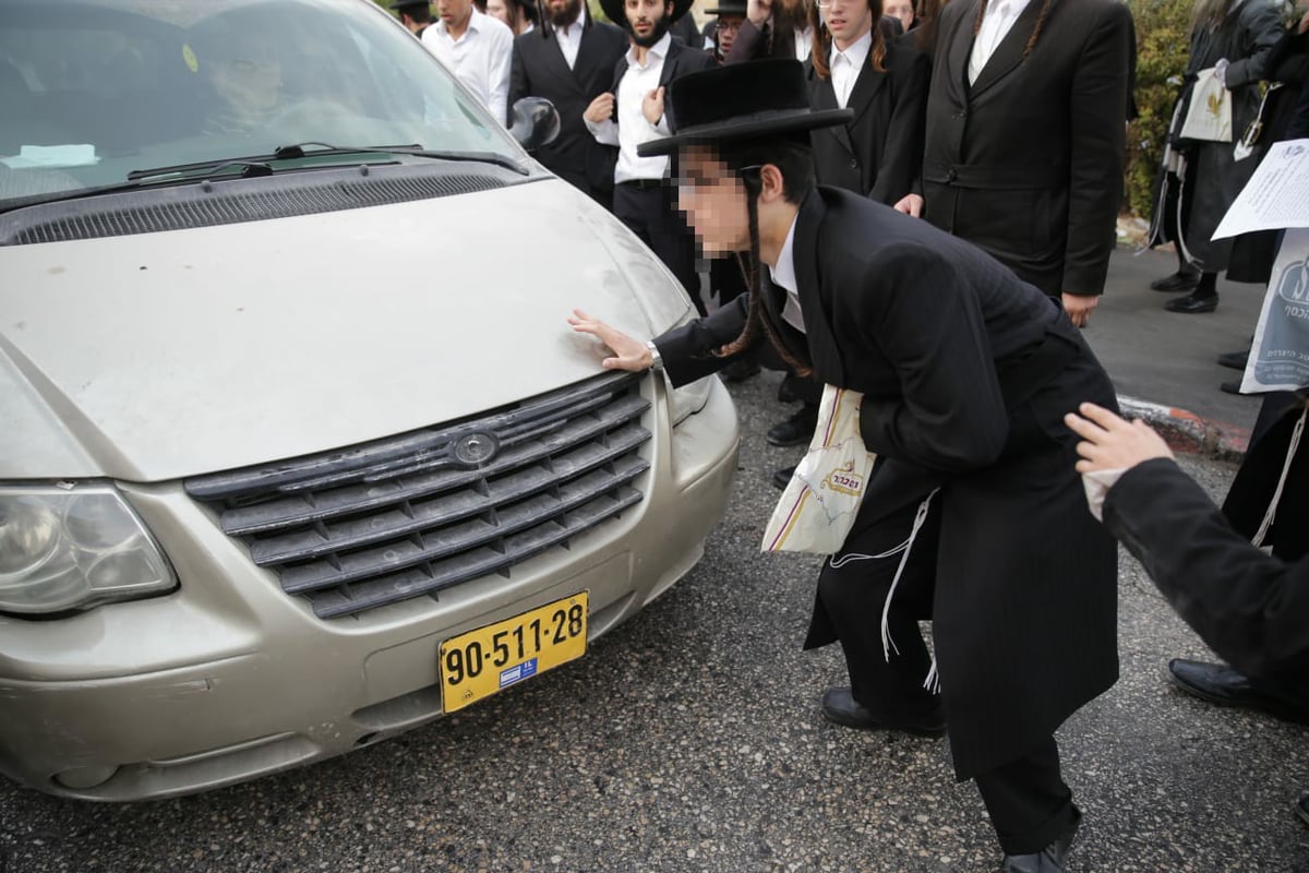 עיתונאית חרדית: קיצונים ניסו למשוך אותי מהרכב ולהרביץ