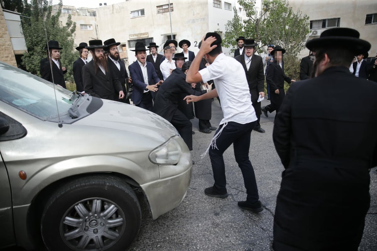 עיתונאית חרדית: קיצונים ניסו למשוך אותי מהרכב ולהרביץ