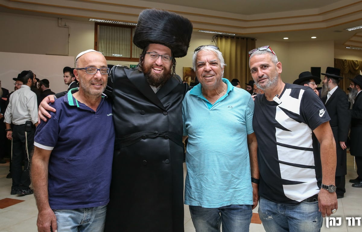 המועמד לראשות העיר צפת אליעזר לזר - חגג ברית לבנו. צפו