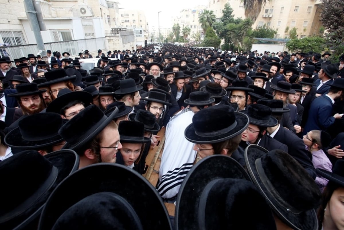 הבכי, ה'קריעה' וזעקות השבר: הלווית הגאון רבי לייבל מינצברג זצ"ל