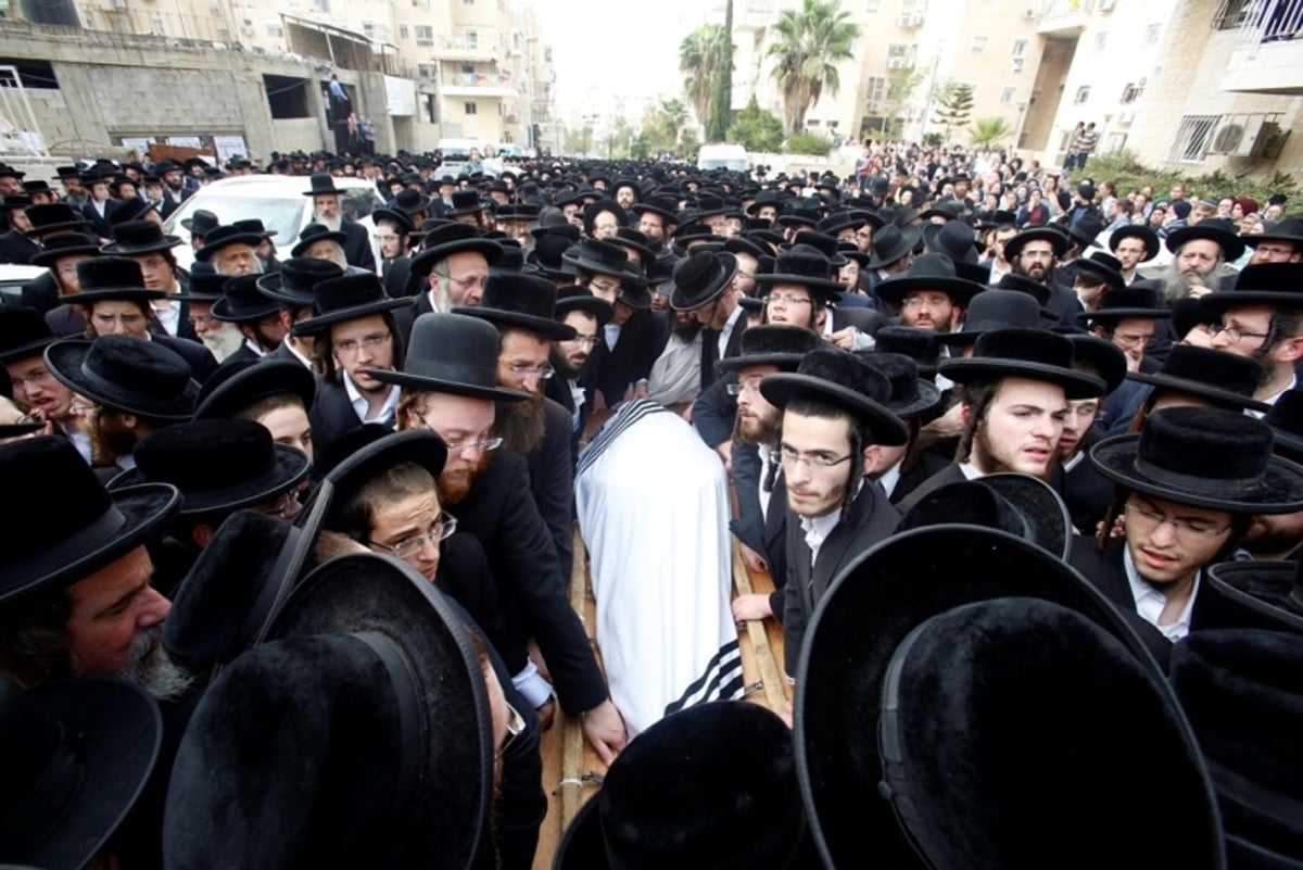 הבכי, ה'קריעה' וזעקות השבר: הלווית הגאון רבי לייבל מינצברג זצ"ל