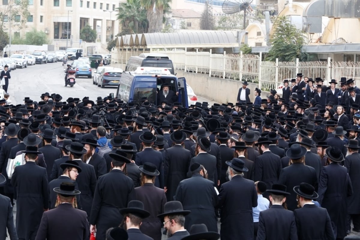 הבכי, ה'קריעה' וזעקות השבר: הלווית הגאון רבי לייבל מינצברג זצ"ל