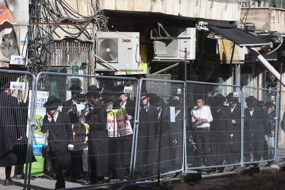 במאה שערים הכריזו: "אין לנו חלק בבחירות"