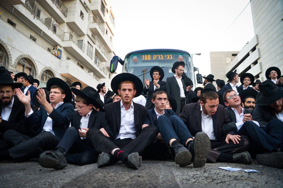 השוטר התפרץ: "הלוואי שתתחשמלו" • צפו