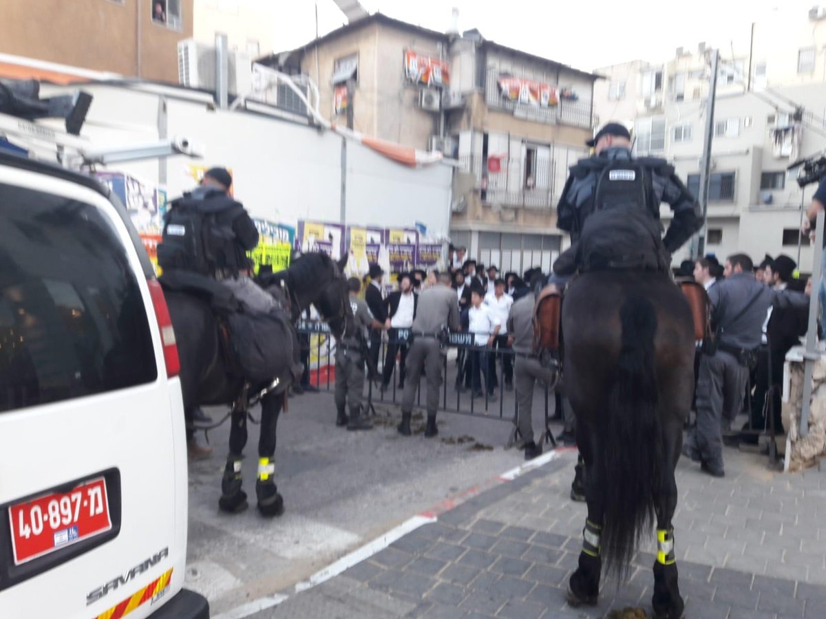 'הפלג' חסם את בני ברק: 13 נעצרו - שלושה נערים נפצעו