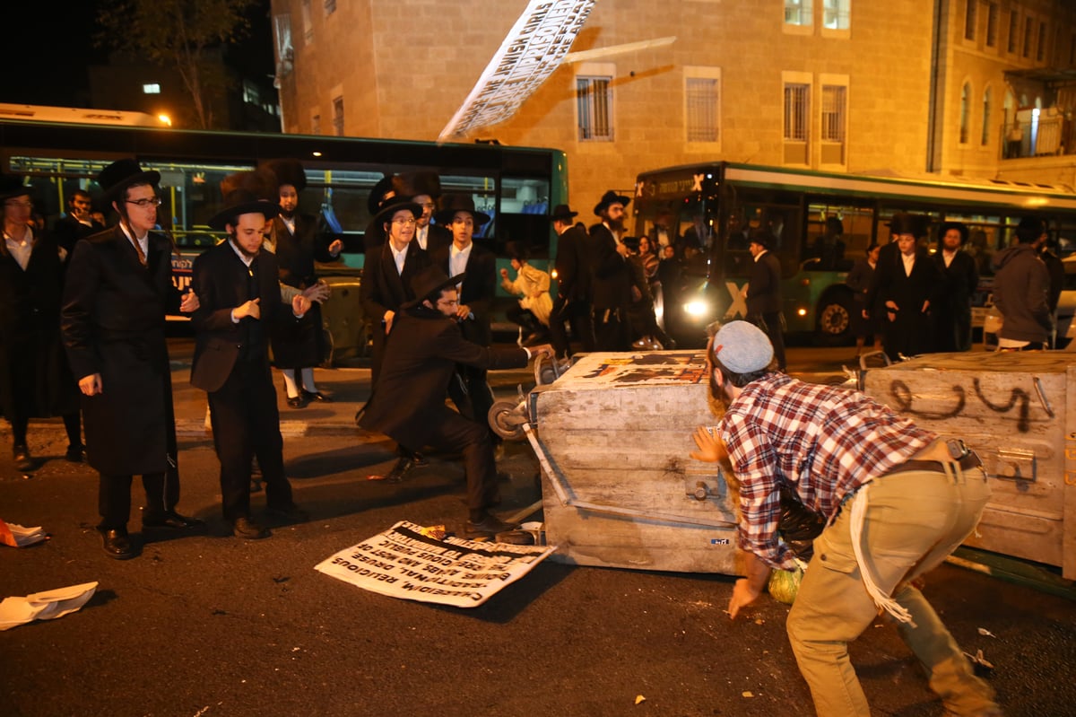 200 קיצוניים הפגינו; שוטר נפצע, 6 נעצרו