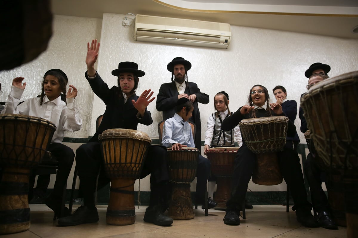 הבן של יואליש חגג בר מצווה; הילדים תופפו