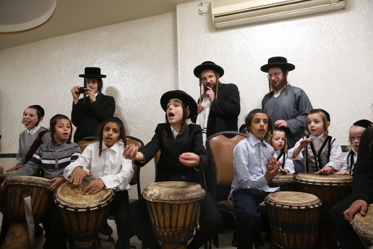 הבן של יואליש חגג בר מצווה; הילדים תופפו