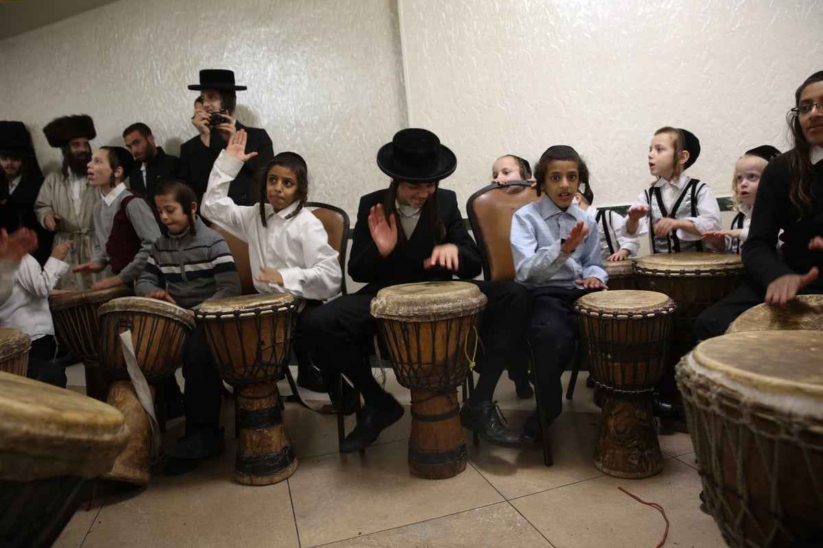 הבן של יואליש חגג בר מצווה; הילדים תופפו