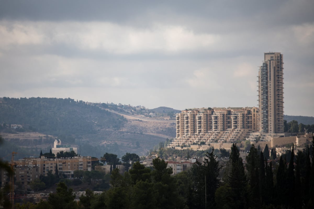 ירושלים של גשם • גלריה באפור ירוק