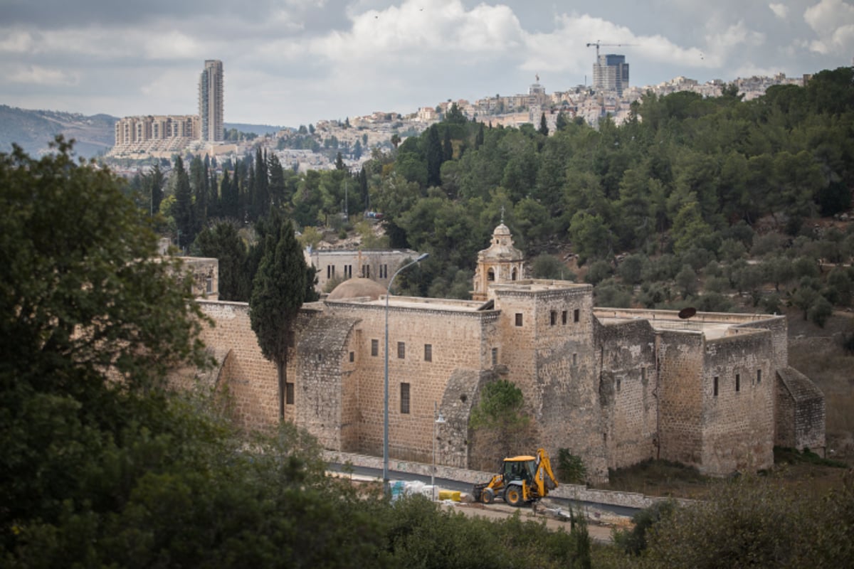 ירושלים של גשם • גלריה באפור ירוק