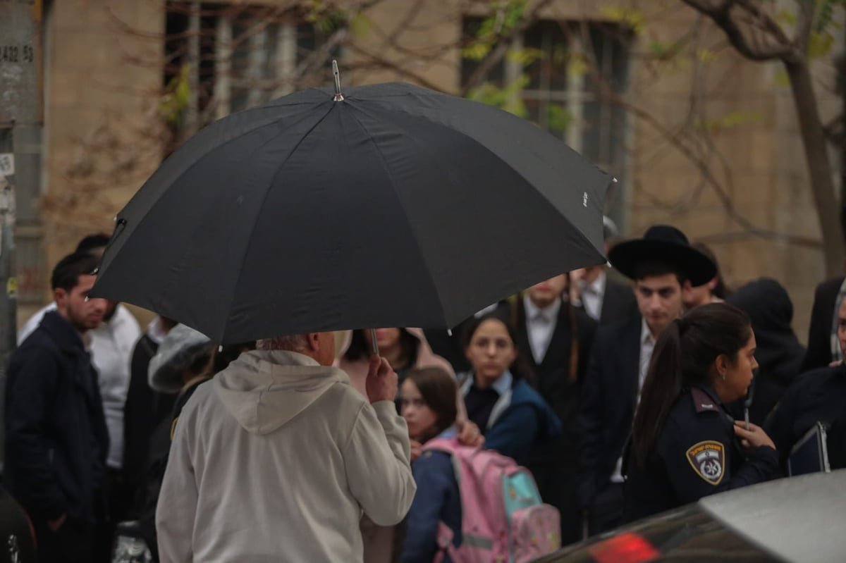 תאונה קשה: ילד נפצע בשכונת 'גאולה' בירושלים; התפללו