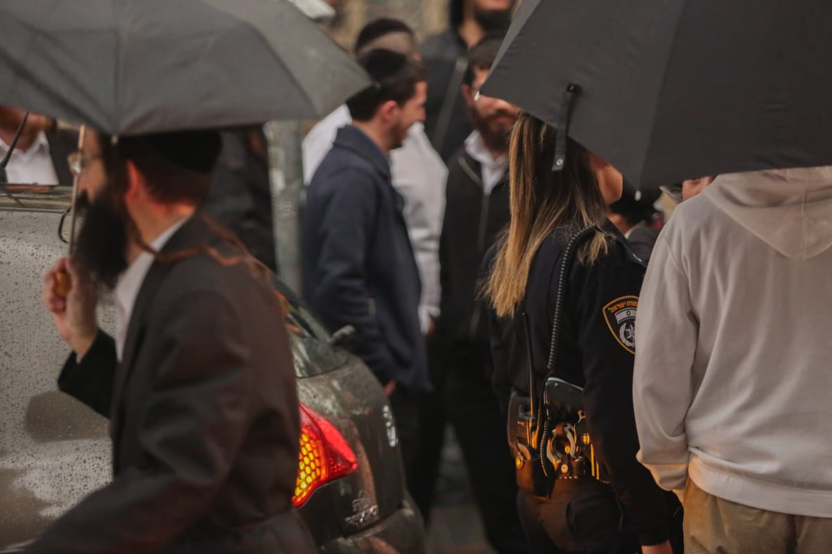 תאונה קשה: ילד נפצע בשכונת 'גאולה' בירושלים; התפללו