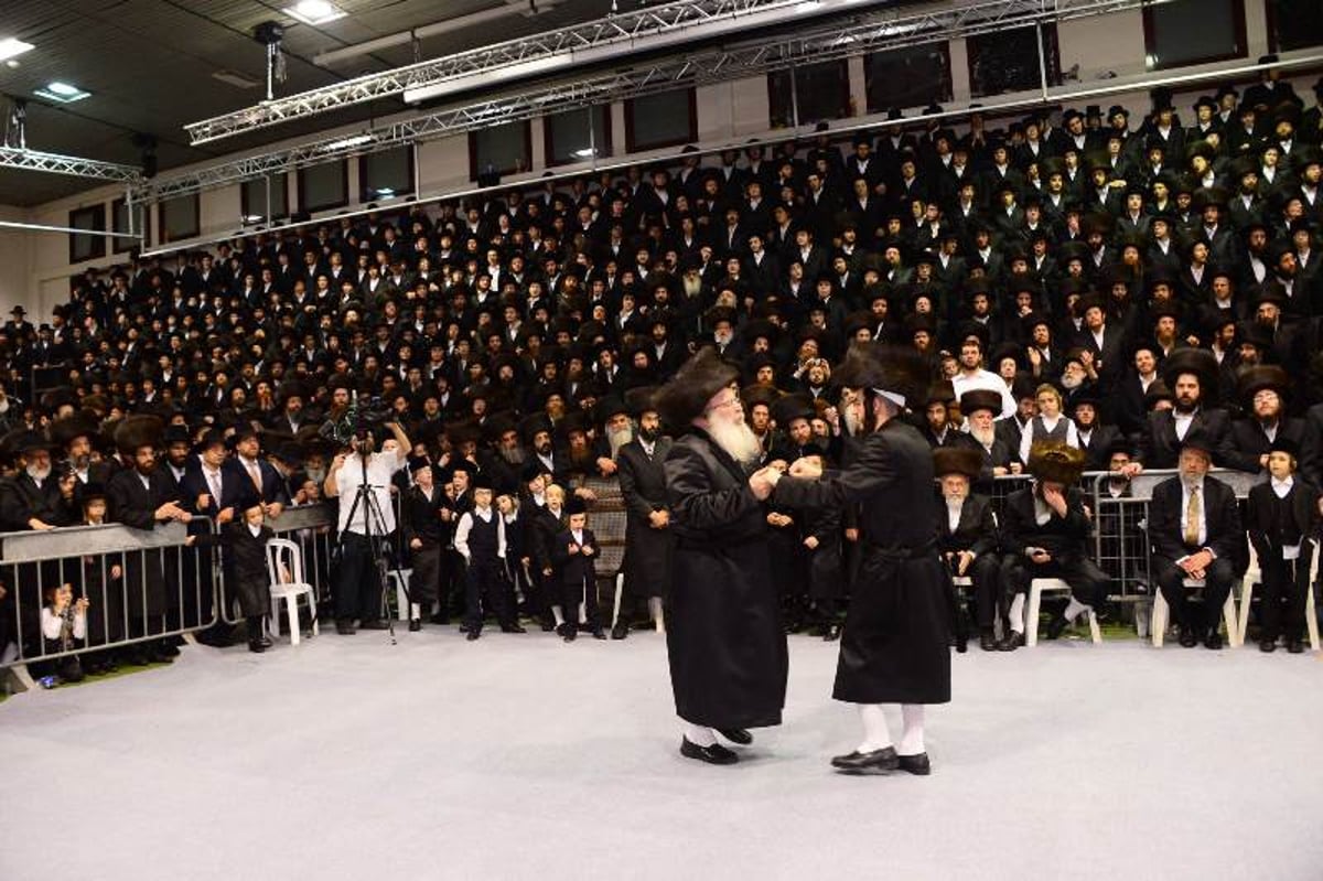 החסידים צהלו: חתונת בן הזקונים בנדבורנה