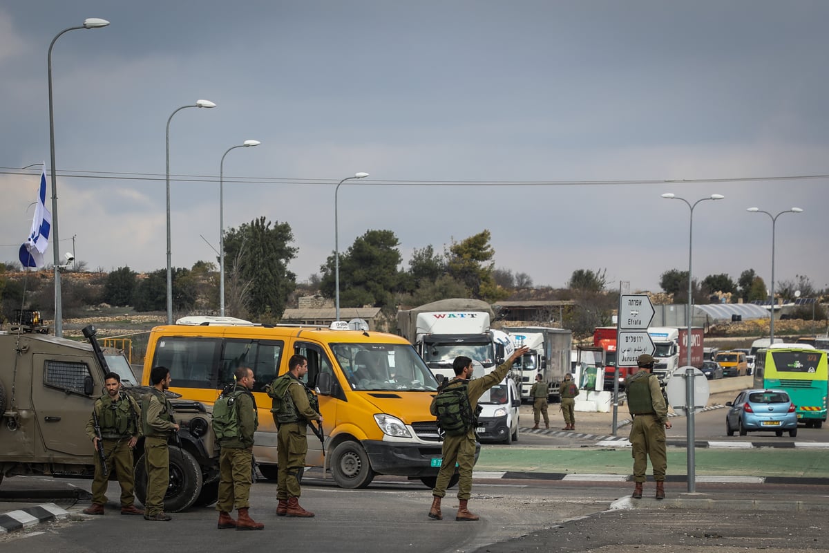 3 חיילים נפצעו בפיגוע דריסה ליד צומת גוש עציון