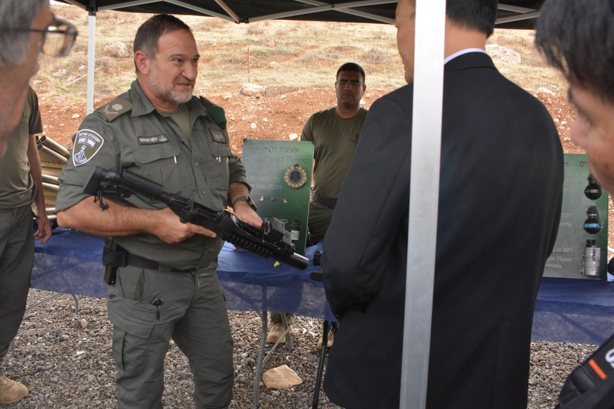 מפכ"ל סינגפור צפה באימון לוחמי מג"ב. צפו