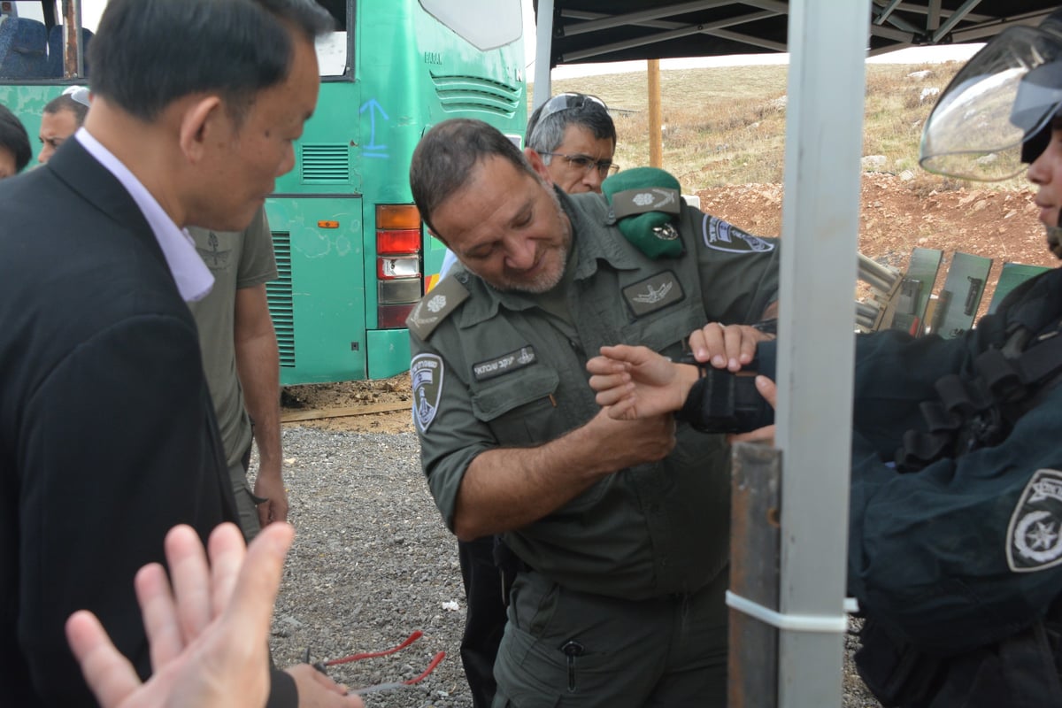 מפכ"ל סינגפור צפה באימון לוחמי מג"ב. צפו