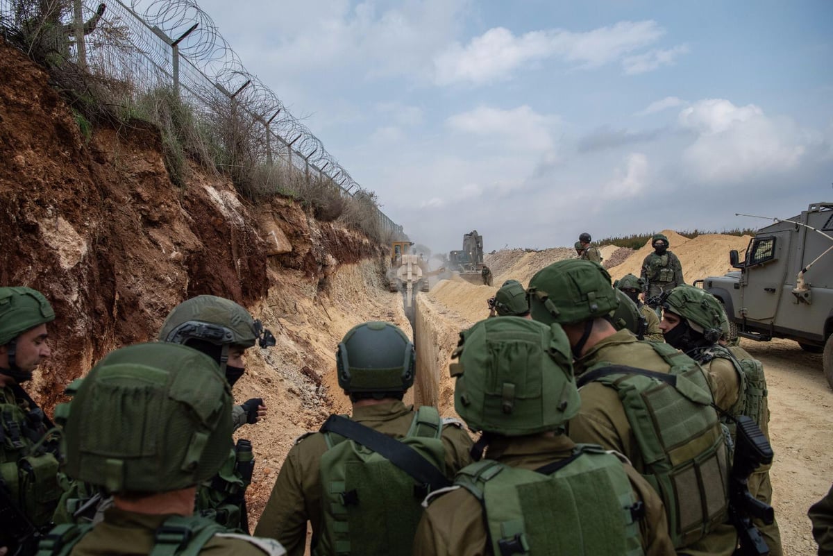 הרמטכ"ל ליד המנהרה שנחשפה