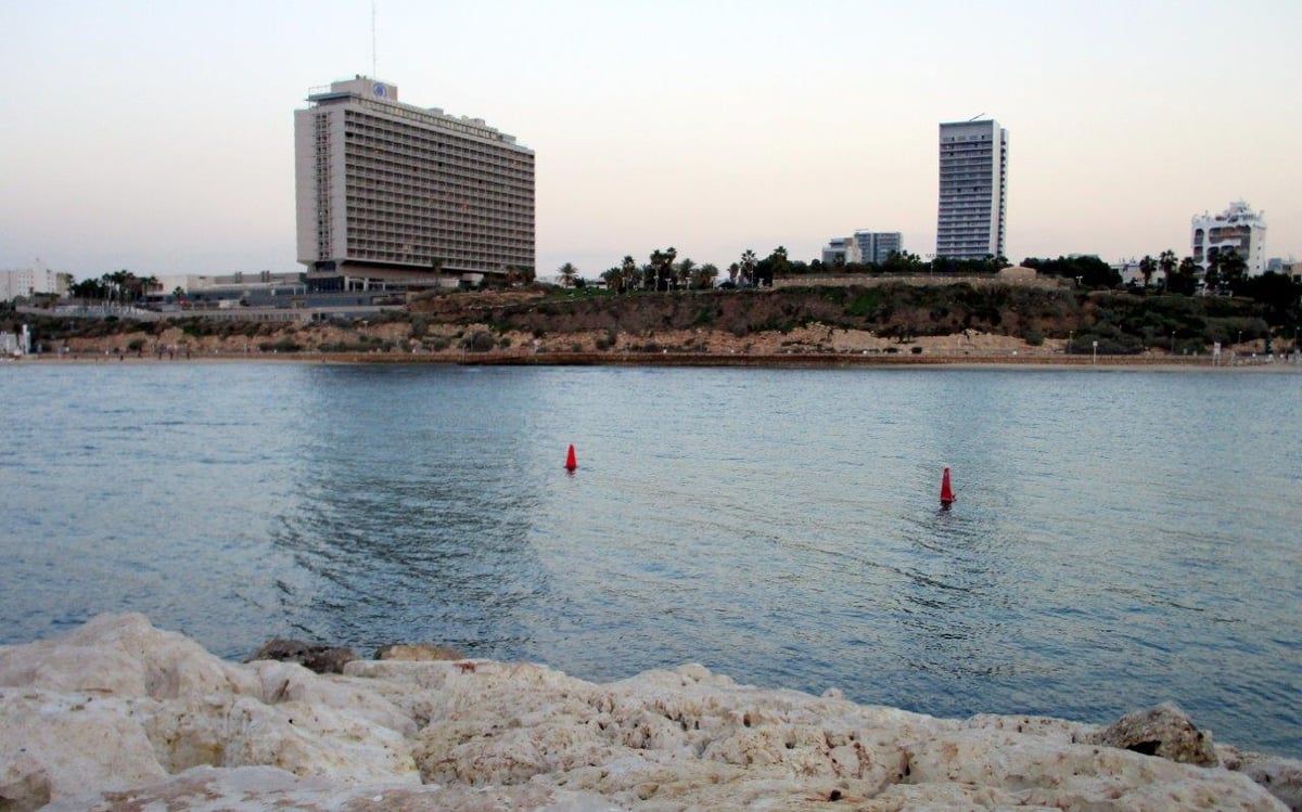 טיול מצולם לחופי תל אביב והמרינה • צפו