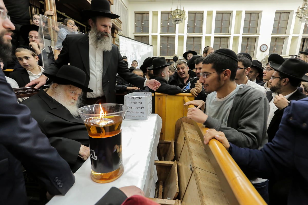 לומדי בתי המדרש והמדרשות לצעירים 'מתחזקים' של 'לב לאחים' גדשו את בית הכנסת 'לדרמן' בבני ברק