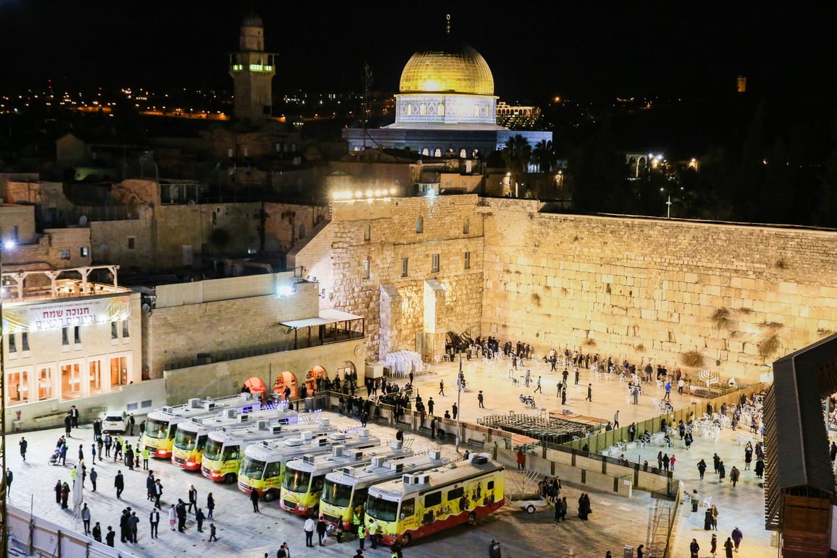 ה'טנקיסטים' הגיעו לכותל המערבי • תיעוד