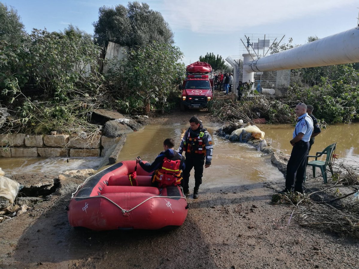 חשש שאדם נסחף בשיטפונות • צפו בחיפושים