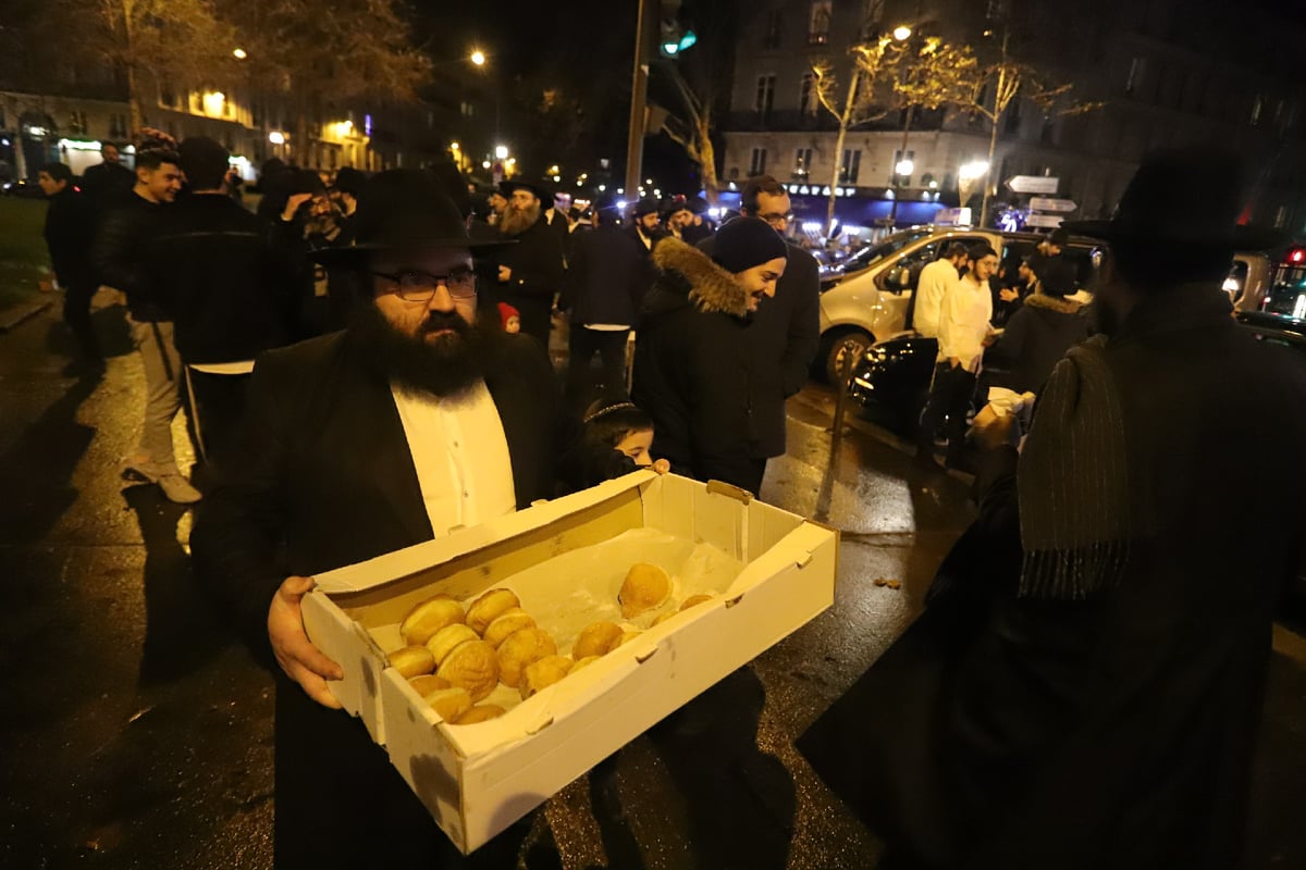 "שיירת האור" האירה את פריז - באמצע המהומות • צפו