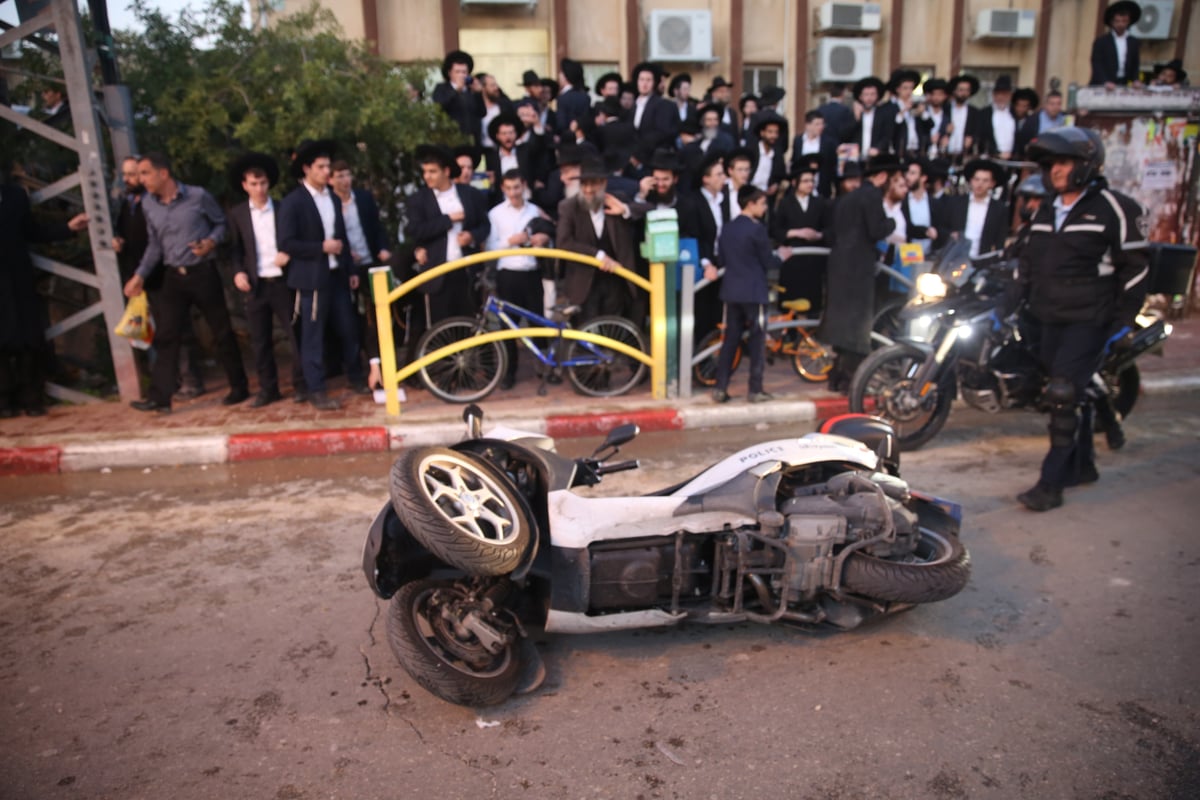 מפגיני 'הפלג' הצליחו להשתלט על הניידת ולשחרר עצורים