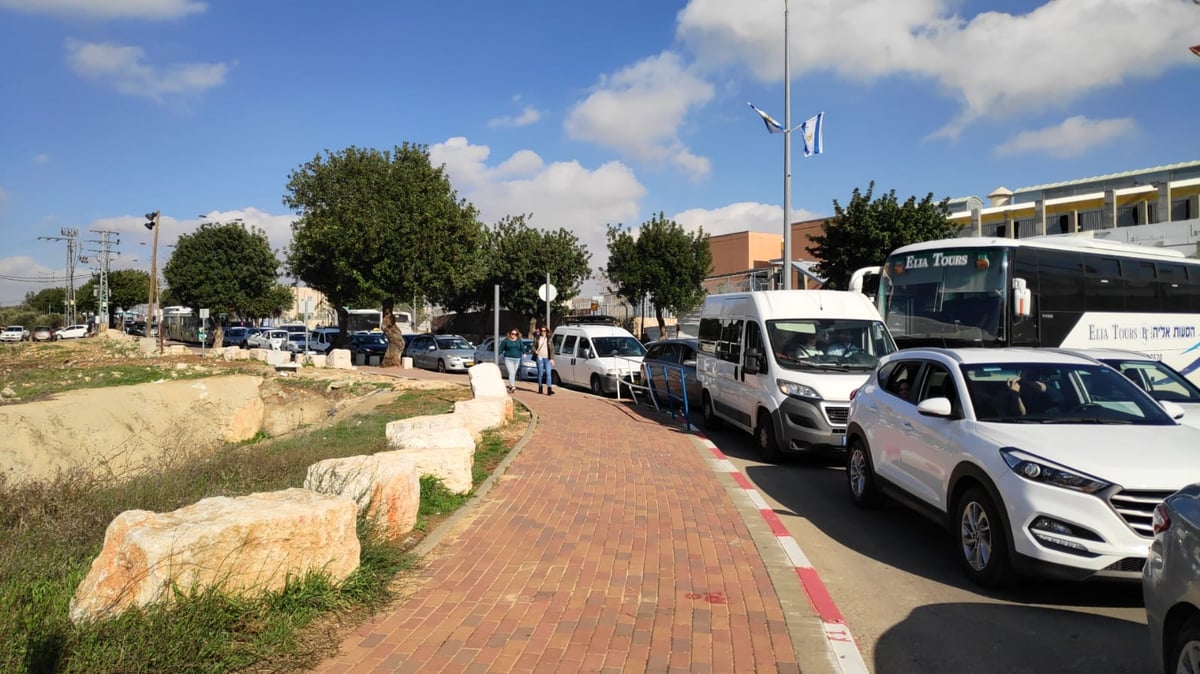 עומס מבקרים: התחבורה ב'קבר רחל' קרסה