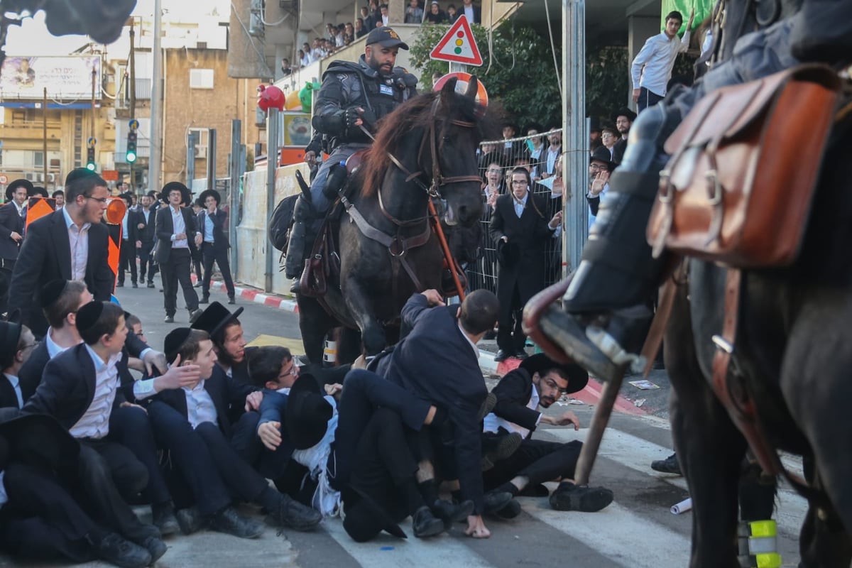 פעילי 'הפלג' חסמו את הכניסה לבני ברק; 28 נעצרו • תיעוד