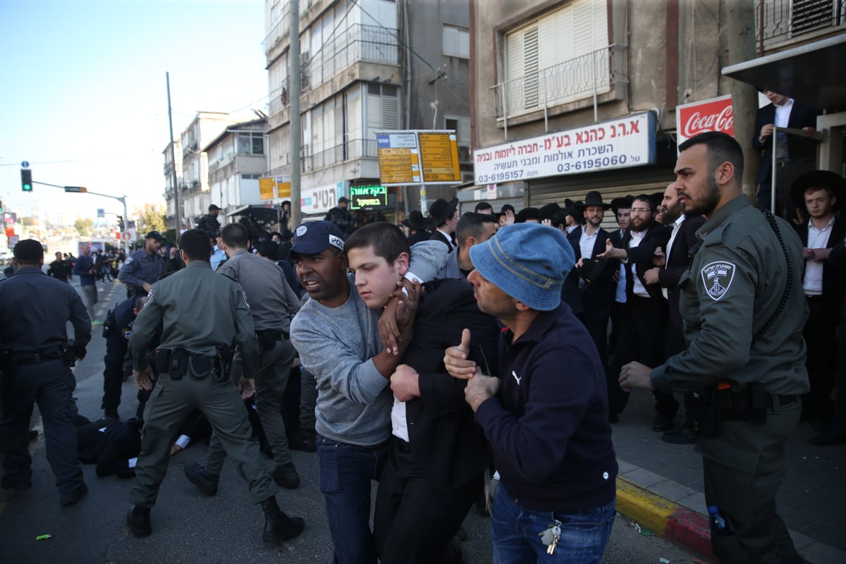 פעילי 'הפלג' חסמו את הכניסה לבני ברק; 28 נעצרו • תיעוד