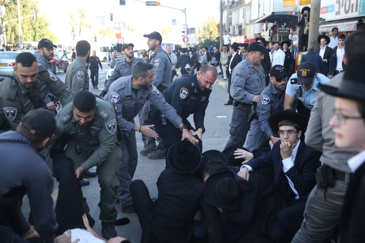 פעילי 'הפלג' חסמו את הכניסה לבני ברק; 28 נעצרו • תיעוד