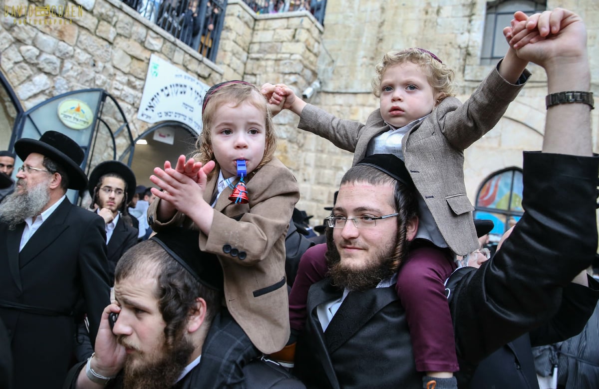 חגיגת 'זאת חנוכה' בציון הרשב"י במירון. צפו