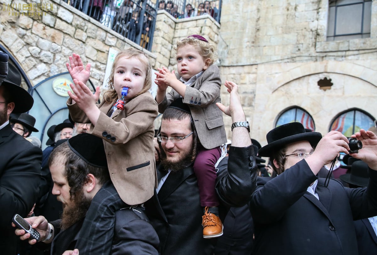 חגיגת 'זאת חנוכה' בציון הרשב"י במירון. צפו