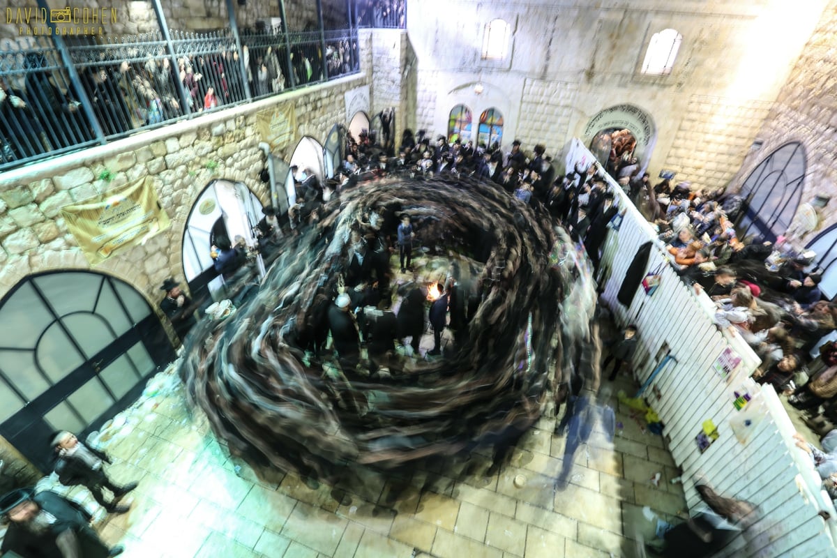 חגיגת 'זאת חנוכה' בציון הרשב"י במירון. צפו