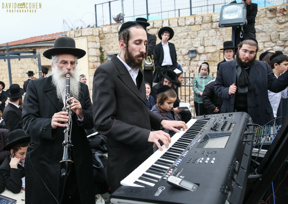 חגיגת 'זאת חנוכה' בציון הרשב"י במירון. צפו