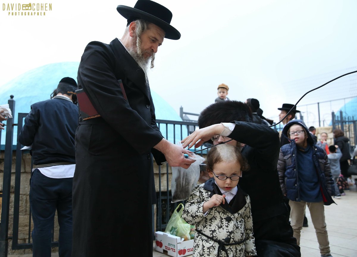 חגיגת 'זאת חנוכה' בציון הרשב"י במירון. צפו