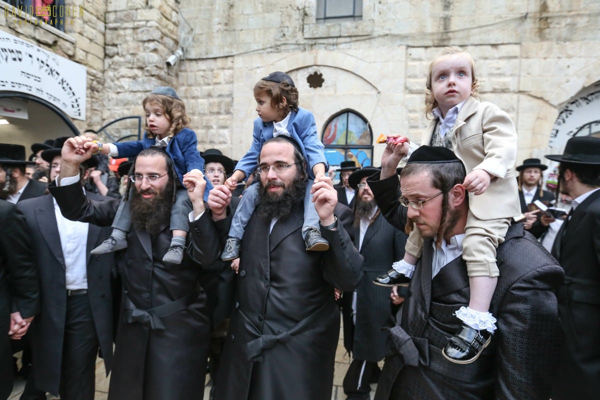 חגיגת 'זאת חנוכה' בציון הרשב"י במירון. צפו