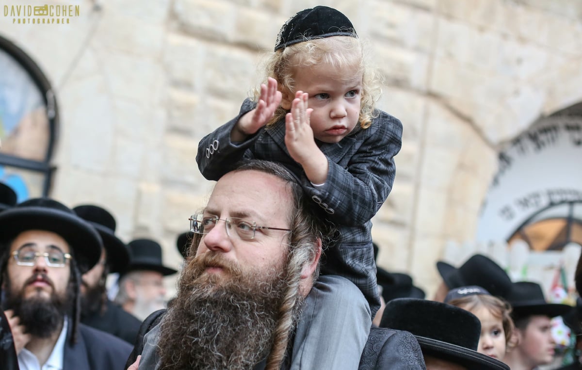 חגיגת 'זאת חנוכה' בציון הרשב"י במירון. צפו