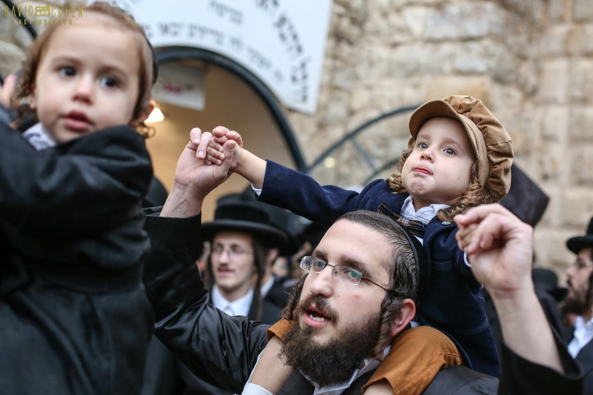 חגיגת 'זאת חנוכה' בציון הרשב"י במירון. צפו