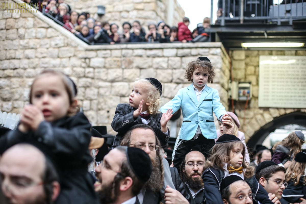 חגיגת 'זאת חנוכה' בציון הרשב"י במירון. צפו