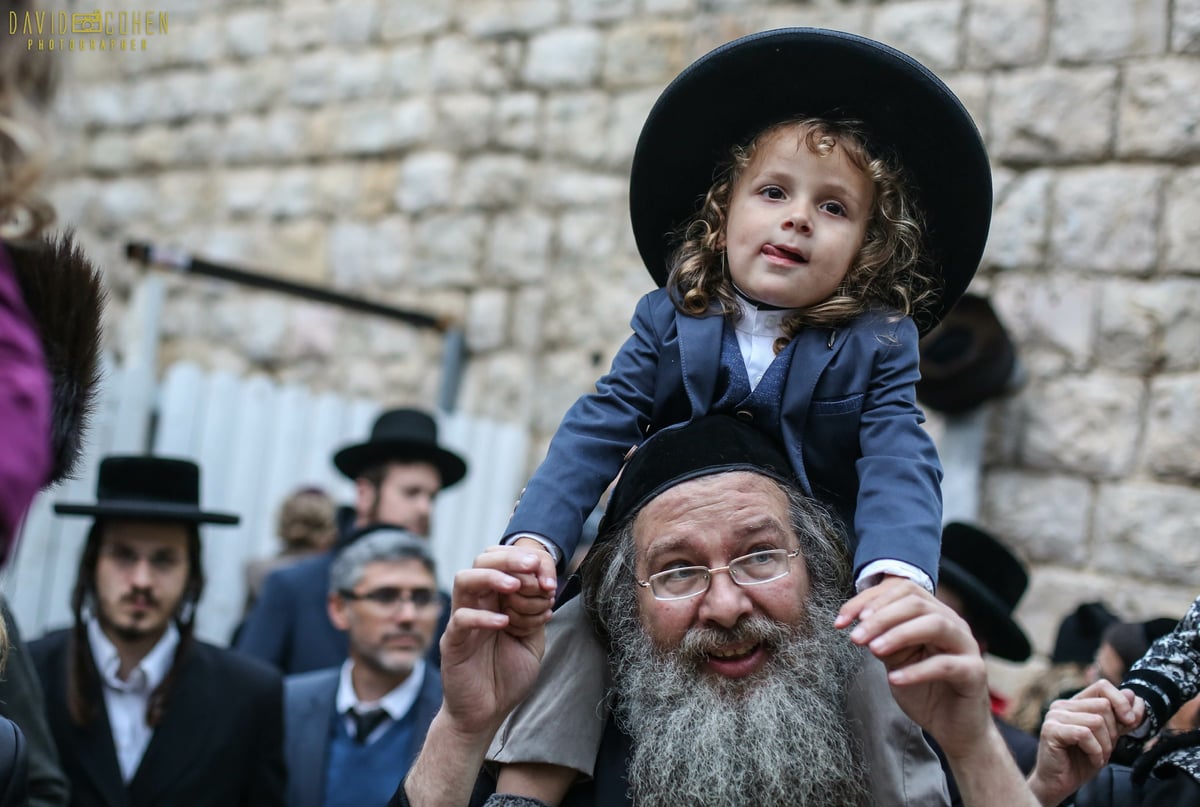 חגיגת 'זאת חנוכה' בציון הרשב"י במירון. צפו