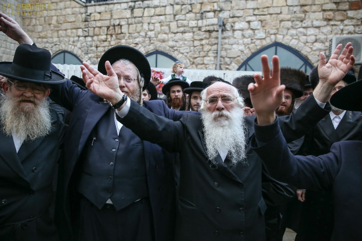 חגיגת 'זאת חנוכה' בציון הרשב"י במירון. צפו