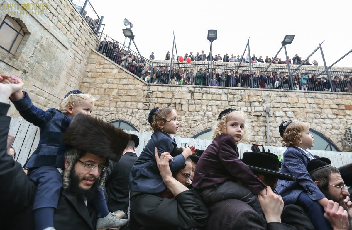 חגיגת 'זאת חנוכה' בציון הרשב"י במירון. צפו