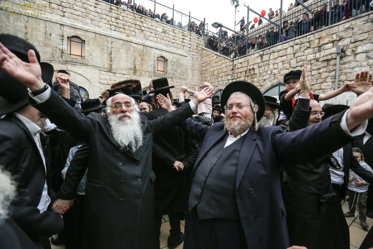 חגיגת 'זאת חנוכה' בציון הרשב"י במירון. צפו