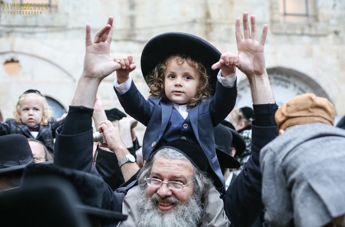 חגיגת 'זאת חנוכה' בציון הרשב"י במירון. צפו