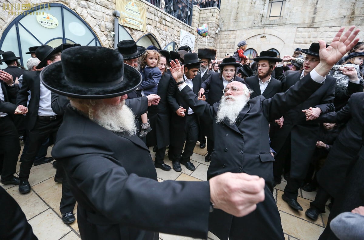 חגיגת 'זאת חנוכה' בציון הרשב"י במירון. צפו